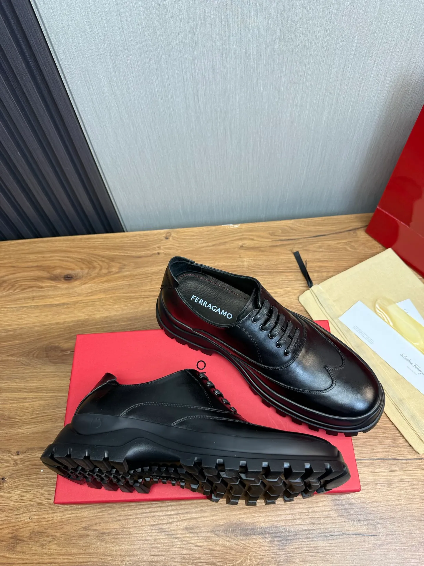 Men's shoes 💰880💰 Ferragamo. [Ferragamo] Men's Loaf leather shoes, the latest hot style, 1:1 original purchase quality, top quality, imported open-edge beaded cowhide leather on the upper, hand-made three-dimensional stitching highlights the round toe design, the inner feet are made of imported cowhide, with original wear-resistant rubber outsole, matching code 39-44, (38, 45 custom-made, non-refundable)